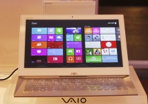 Sony Vaio Duo 13 - tablet lai giá gần 35 triệu đồng
